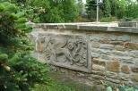 Szydłowiec - lapidarium w kościelnym murze